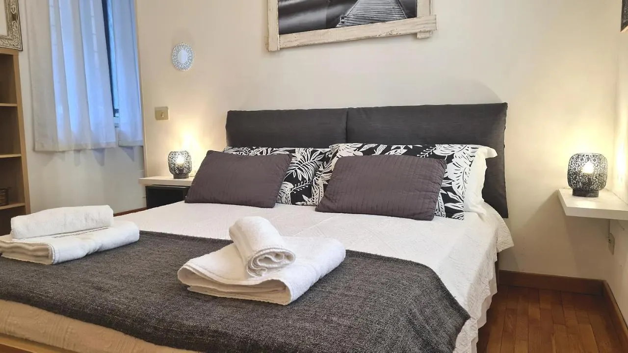 Appartamento Piazza Della Rovere Rome 0*,  Italy